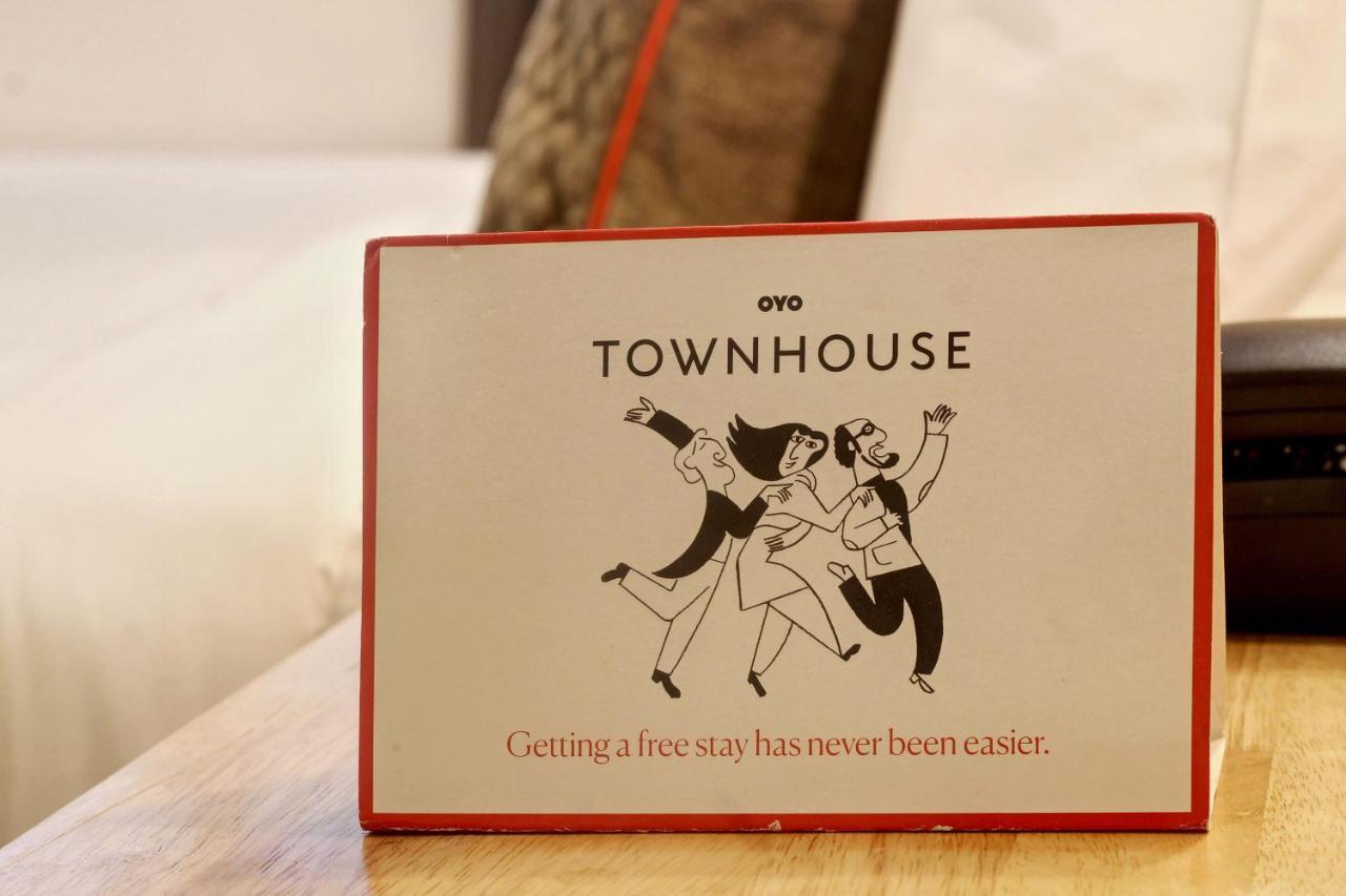 Oyo Townhouse 9 Hitech City Hyderabad Eksteriør billede