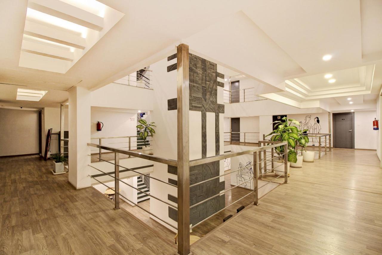 Oyo Townhouse 9 Hitech City Hyderabad Eksteriør billede