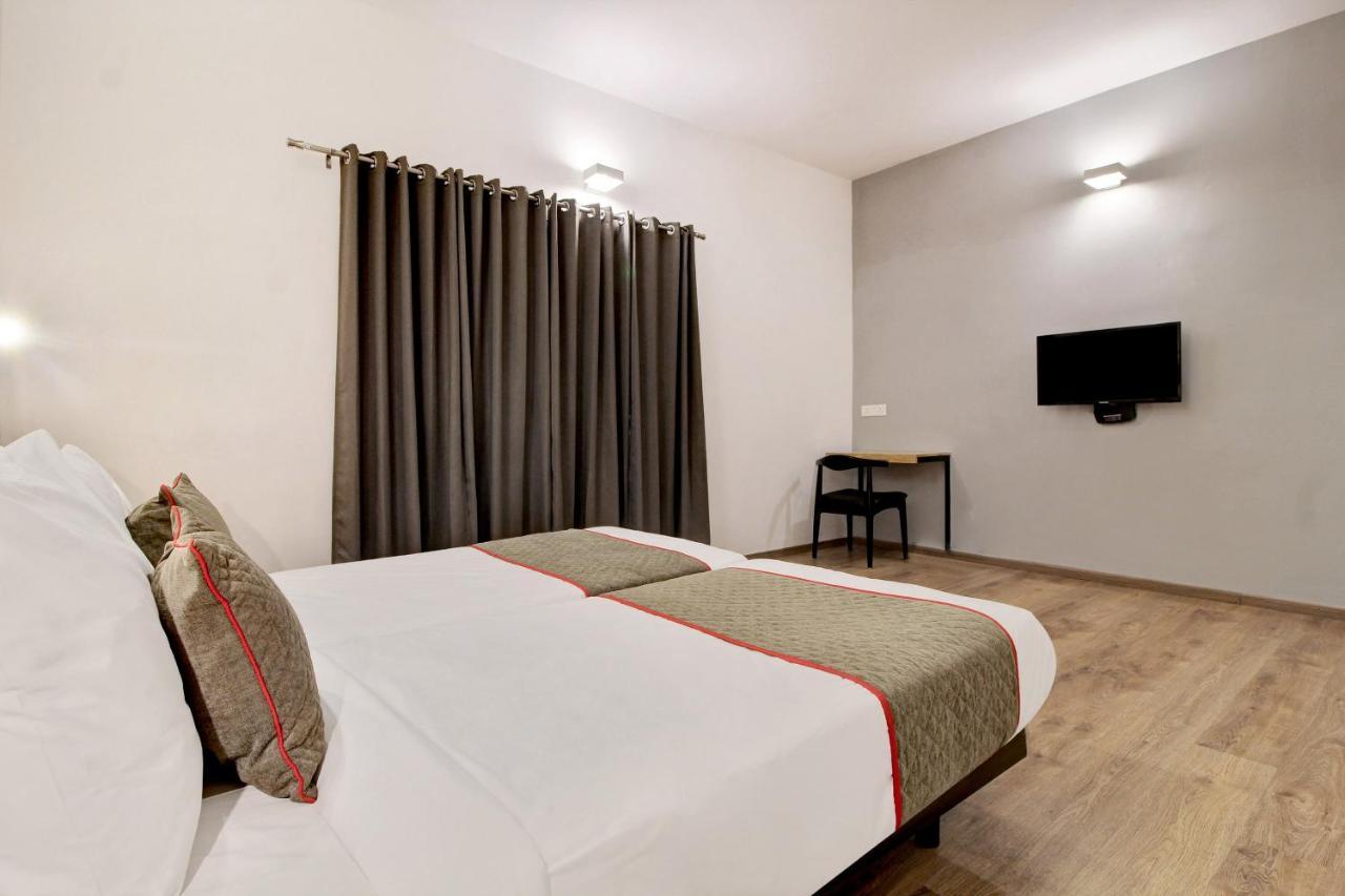 Oyo Townhouse 9 Hitech City Hyderabad Eksteriør billede